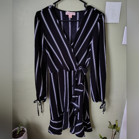Band of Gypsies Women's Medium Black Pinstripe Faux Wrap Dress - Picture 11 of 16